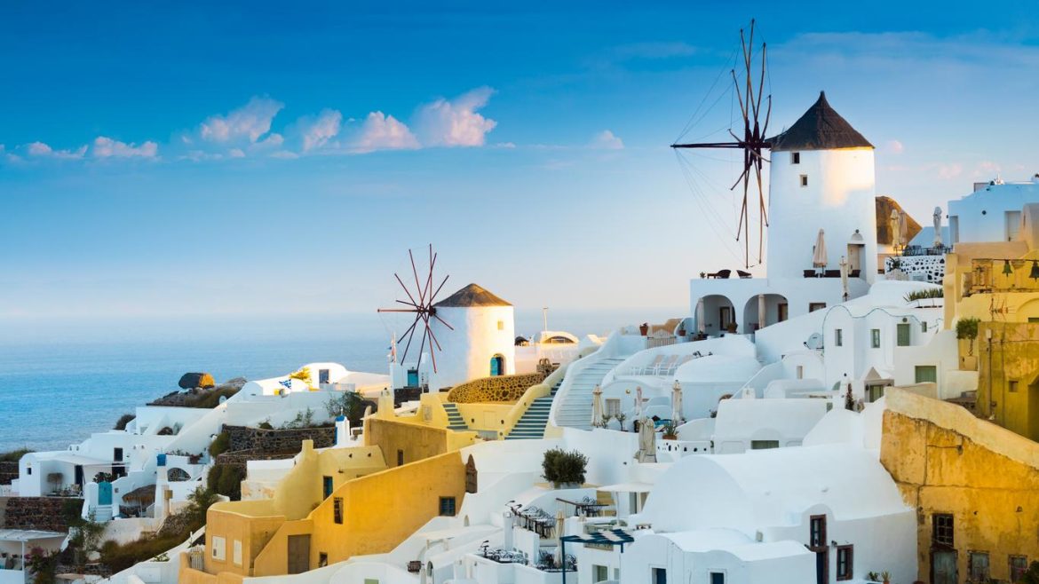 Frequentata isola delle Cicladi: quando andare in vacanza a Mikinos?