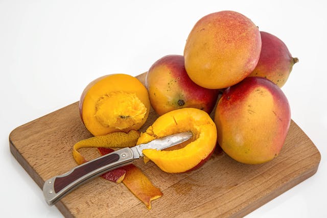 Frutto tropicale dalla polpa dolcissima: come scegliere e conservare un mango maturo